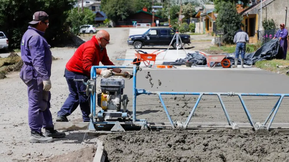 Bariloche: está en marcha la pavimentación de la calle Morales